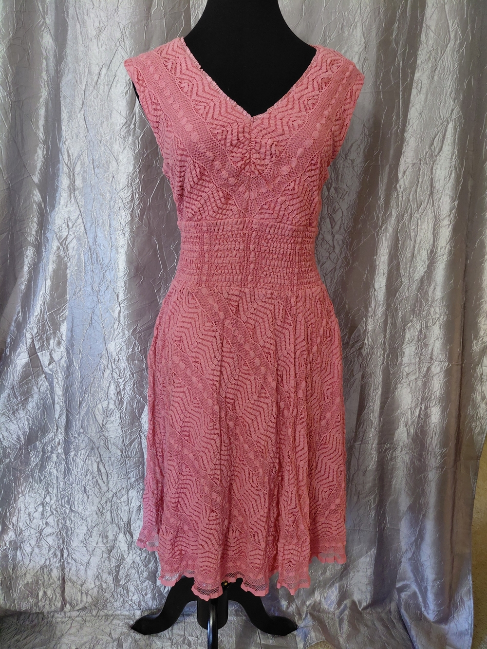 Lace Midi Dress with V-Neck and Shirred Waist